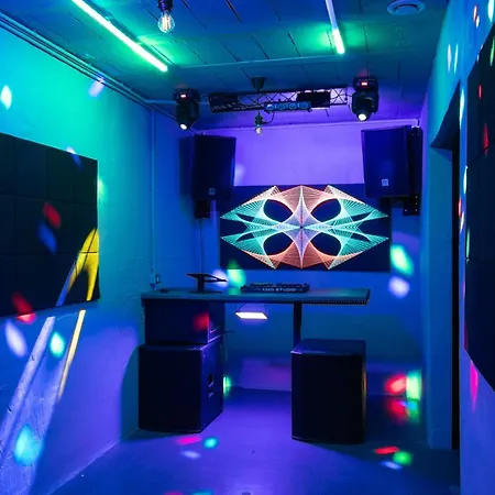 Le Retro Club 1980 Villa Champlay