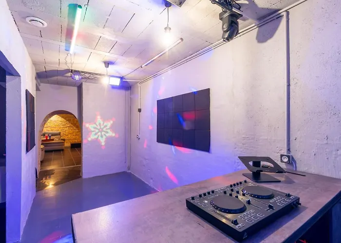 Le Retro Club 1980 Villa Champlay