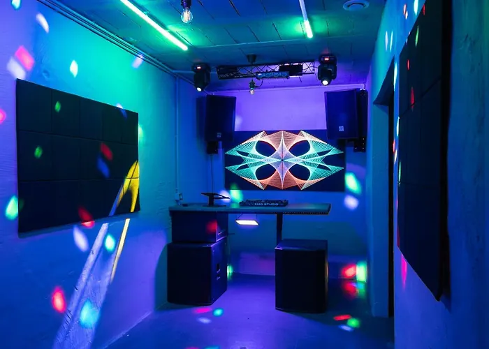 Le Retro Club 1980 Villa Champlay